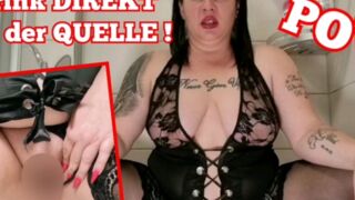 curvyladylena: Schluck meine Pisse direkt aus der Quelle