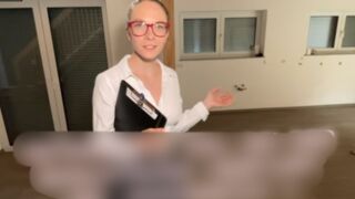 Bei der Wohnungsbesichtigung lässt sich Vivi Vallentine gleich vom Makler bumsen