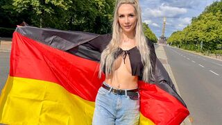 Lisa_Sophie lässt sich beim Fussball gerne ficken