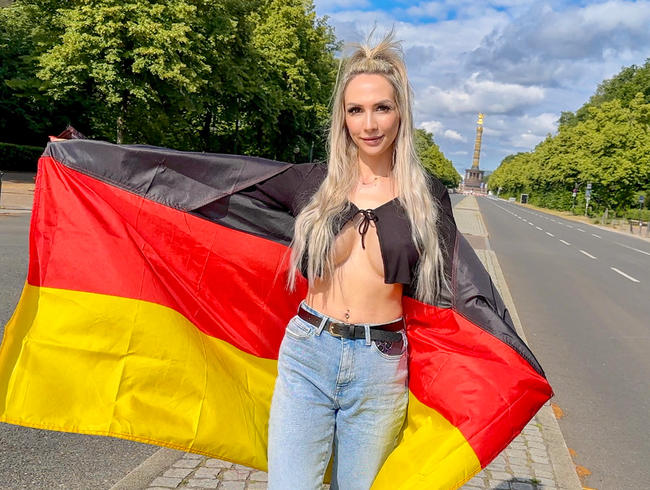 Lisa_Sophie lässt sich beim Fussball gerne ficken