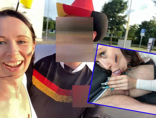 Ronya Rabe gibt dem Fan einen Blowjob nach dem Spiel