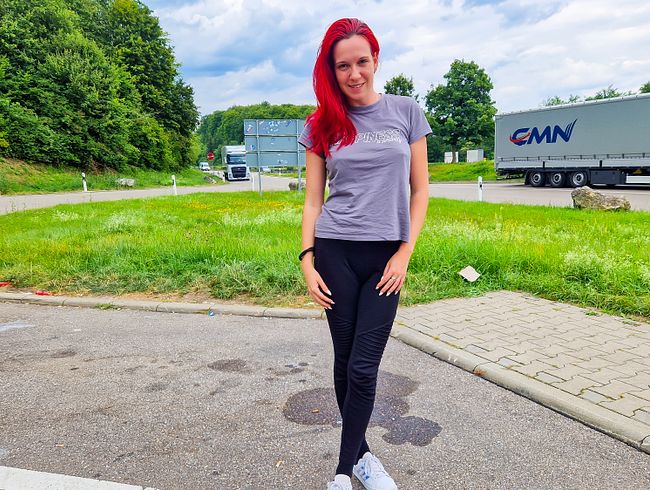 Versaute Wette von Malou-Nu! Auf dem Parkplatz zum Creampie