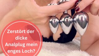 XXsweetalexaXX probiert den riesigen Anal Plug aus