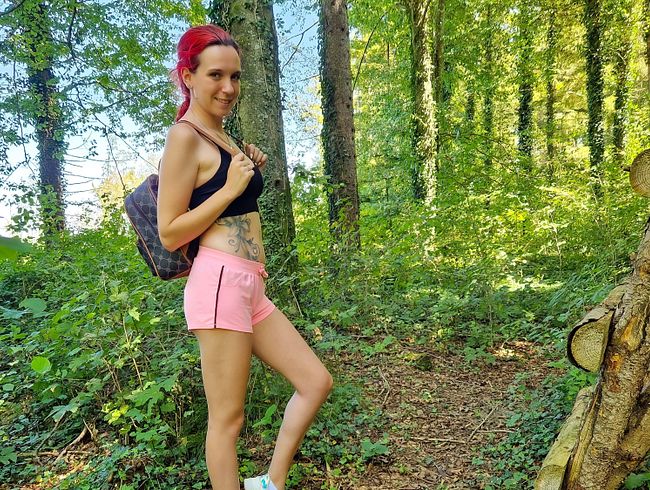 Malou_Nu hat Lust auf Sex im Wald