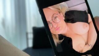 Holly Banks erwischt ihren notgeilen Stiefbruder