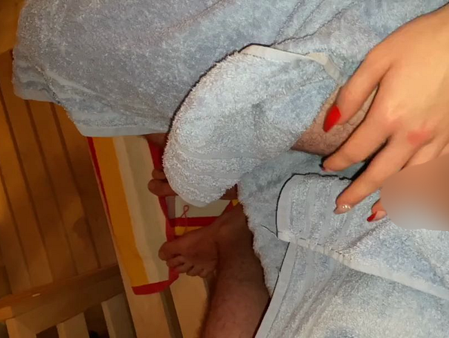 jessy-young - Teen Girl bumst in der Sauna mit einem Wildfremden & bekommt einen Cumshot auf en Arsch