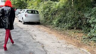 Cat-Coxx lässt sich auf der Straße ohne Kondom ficken