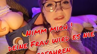 Tiny Emily lässt sich ohne Kondom bumsen