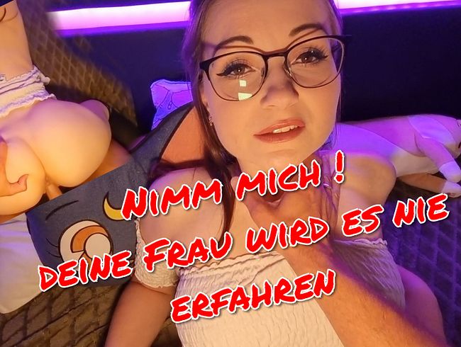 Tiny Emily lässt sich ohne Kondom bumsen