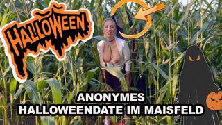 Hanna Secret erlebt ein Halloween Date im Feld