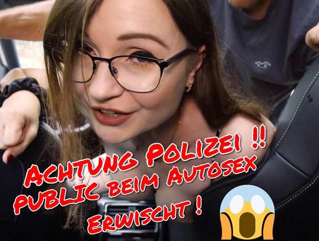 Omg! TINY EMILIY wird beim Autosex von der Polizei überrascht