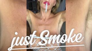 Einfach nur rauchen mit MISS-SMOKY! Schaust du gern dabei zu?